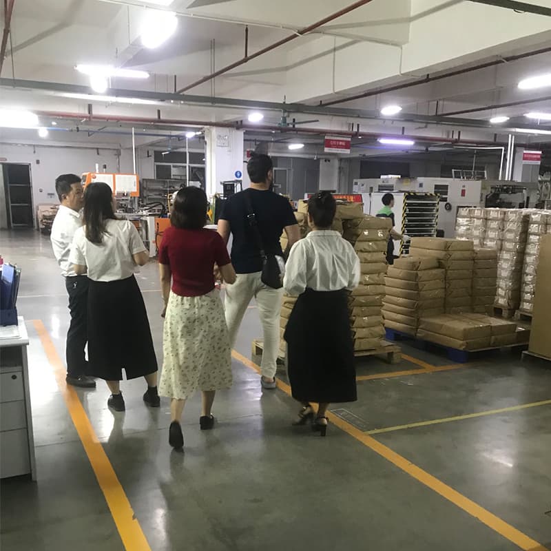 customer visite rundongyang's packaging bags factory.jpg