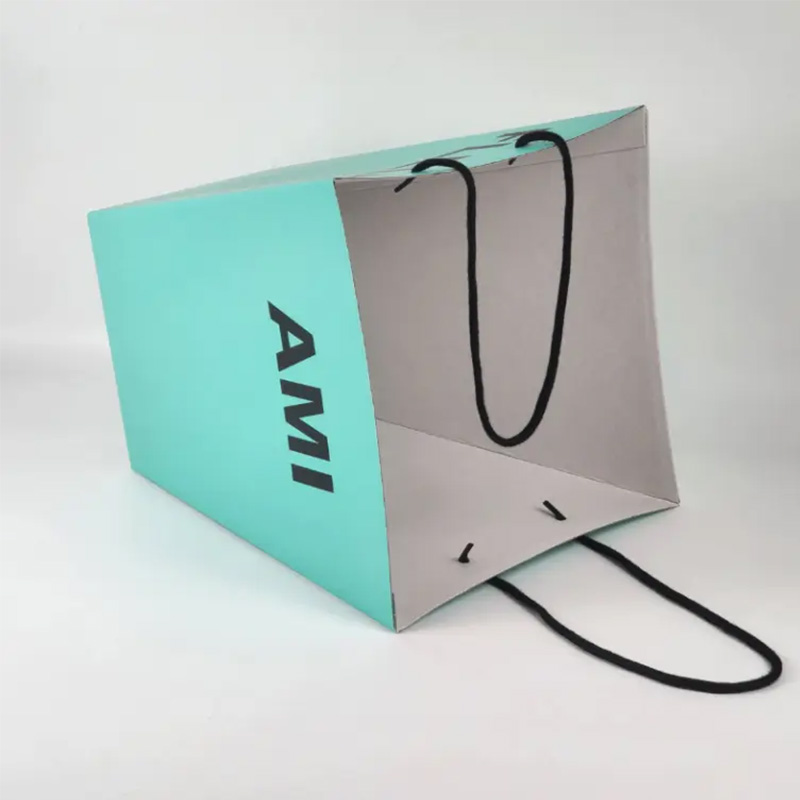 Luxury White Card Paper Gift Bag With Ribbon Handles 210gsm Custom Size